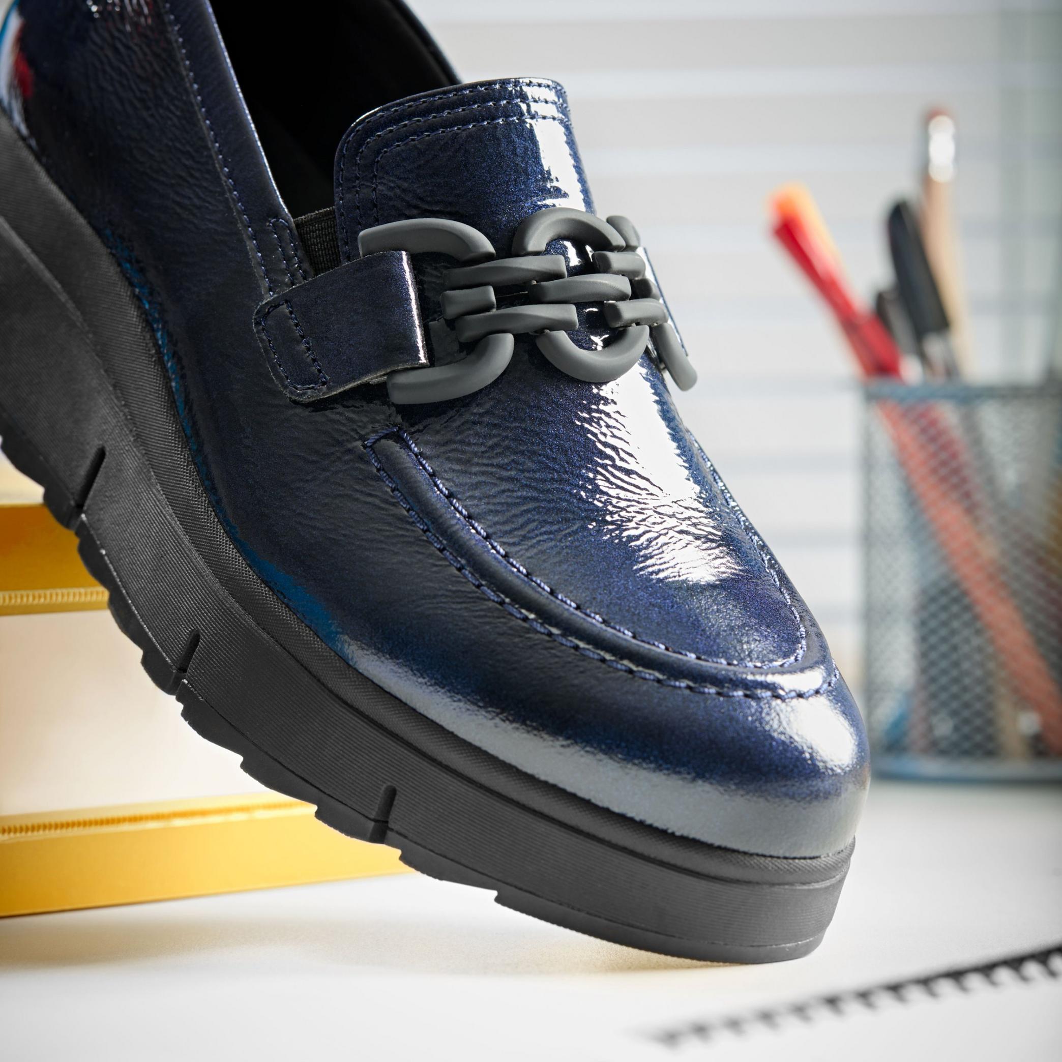 Loriini Izzy Navy Patent