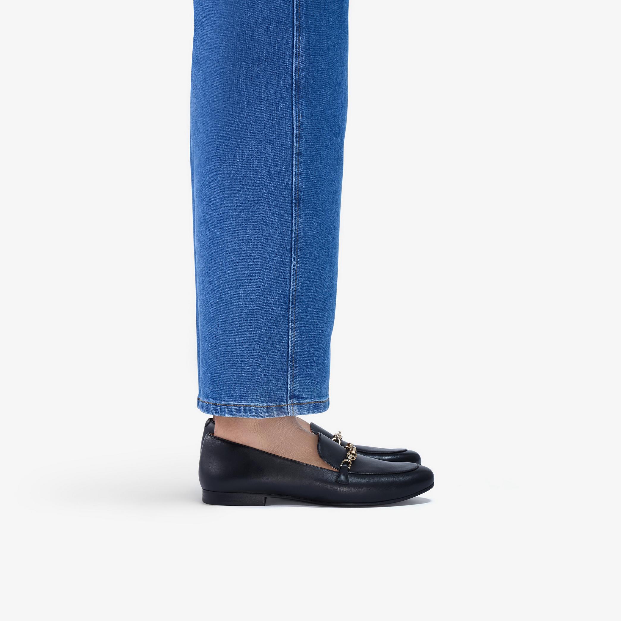 Tamna Iris Black Leather