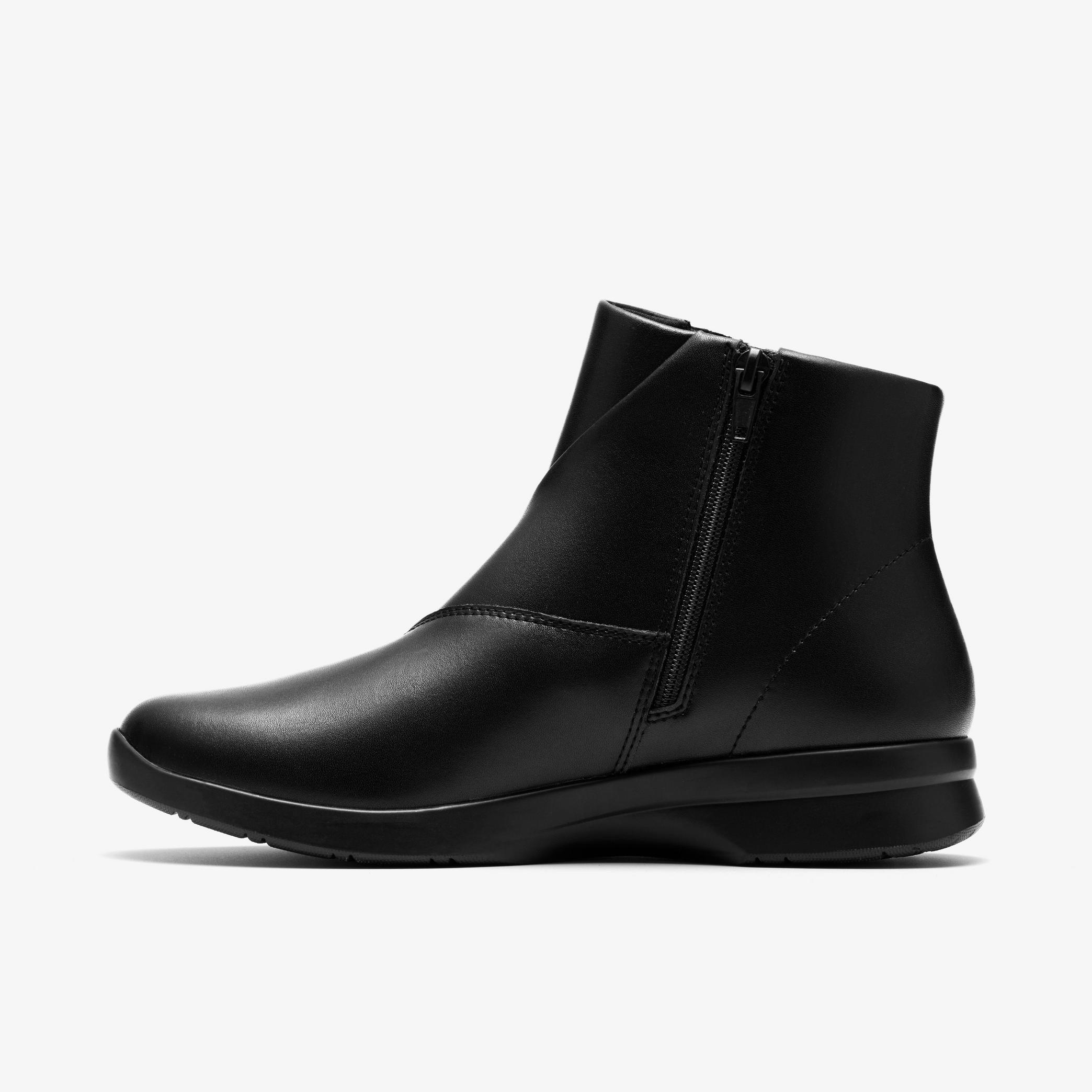 Ellowyn Deva Black Leather