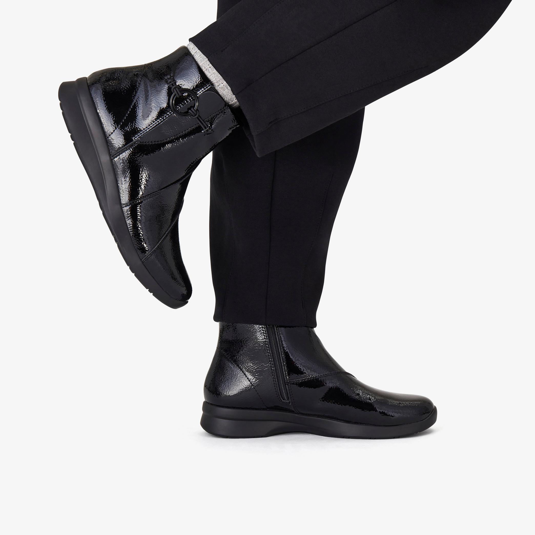 Ellowyn Deva Black Crinkle Patent