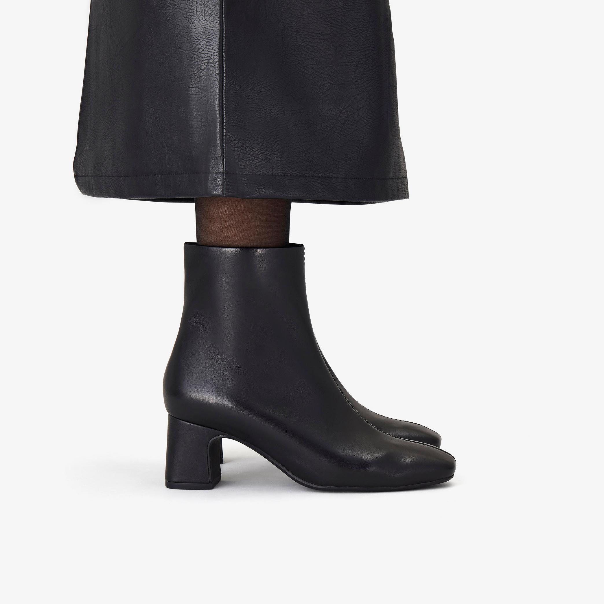 Fernie Zip Black Leather